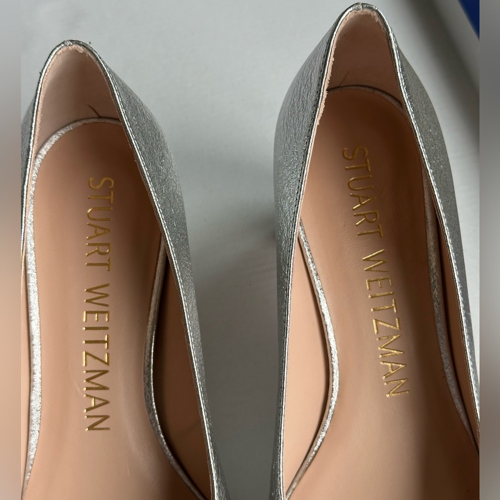 Stuart Weitzman Anicia Metallic Silver Leather Pumps Gold Logo Size 7.5 - Picture 15 of 16
